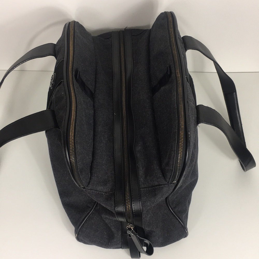 🛑🛑 SOLD!! Lululemon Black Yoga Wool Duffle Bag - Picture 3 of 8